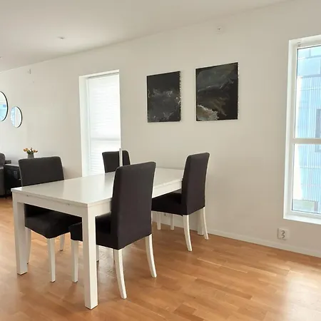 And Spacious In Μπέργκεν